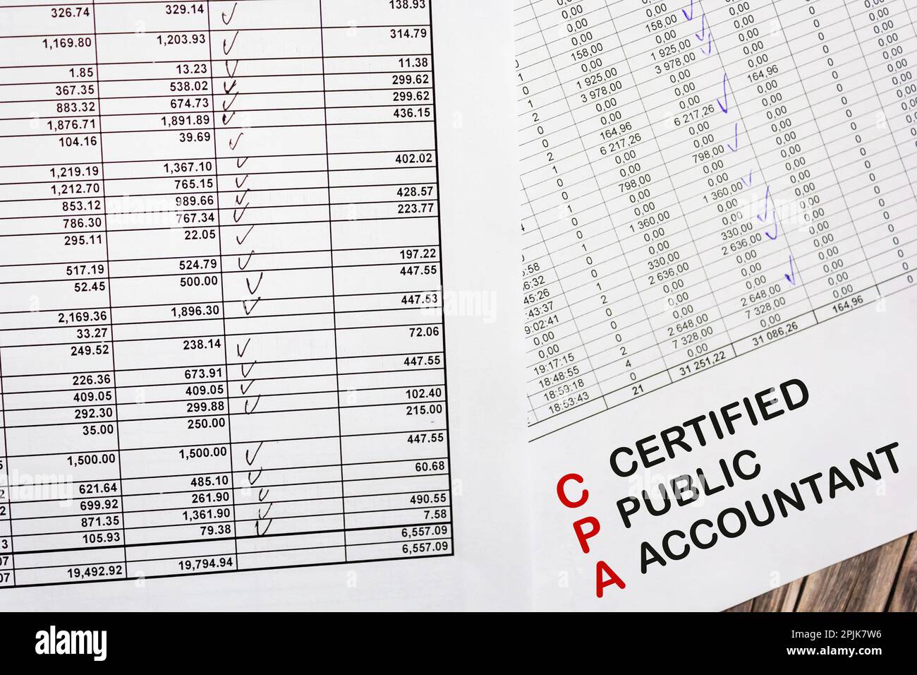 Carta con CPA - contabile certificato su documenti e desktop Foto Stock