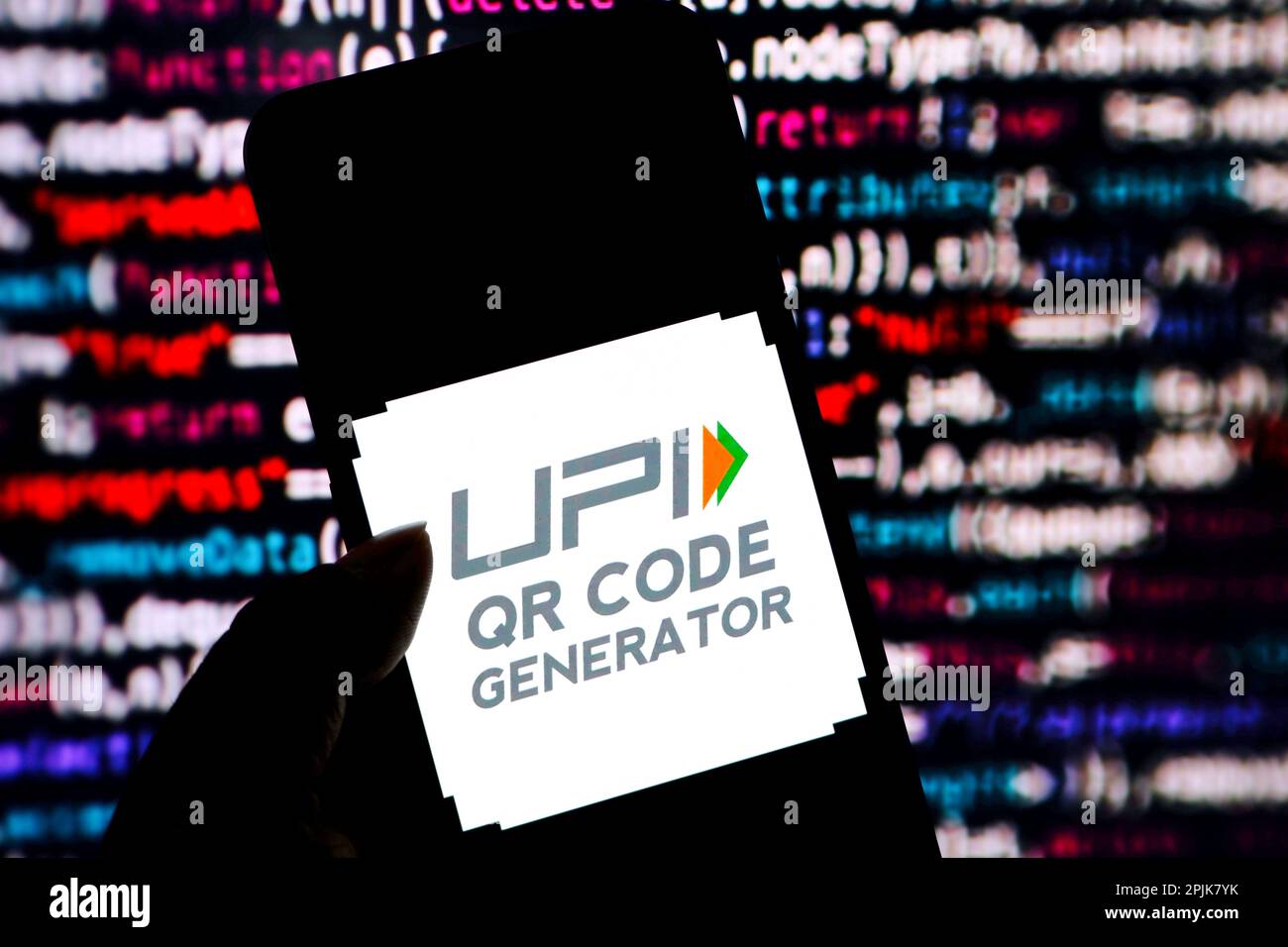 India. 02nd Apr, 2023. In questa illustrazione, sullo smartphone viene visualizzato il logo DEL GENERATORE DI CODICE QR UPI . Credit: SOPA Images Limited/Alamy Live News Foto Stock