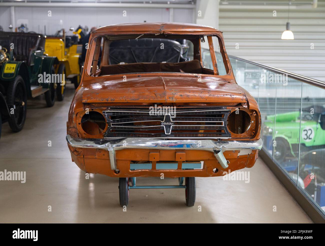 Il Longbridge Tunnel Mini, il guscio del Mini Clubman trovato nei tunnel sotto la fabbrica Rover dopo la chiusura Foto Stock
