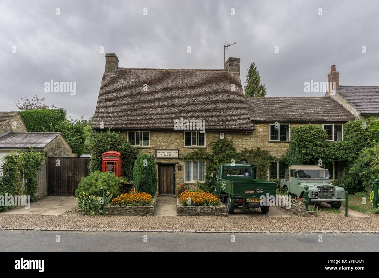 Il vecchio ufficio postale, ora una residenza privata, nel grazioso villaggio di Weston Underwood, Buckinghamshire, UK Foto Stock
