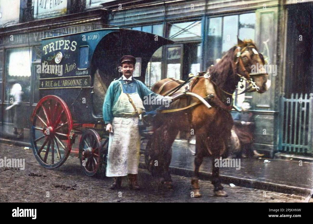 La voiture a cheval de l'Etablissement Feret Aine, tripes a la mode de Caen, 4 rue de l'Argonne, Parigi. Carte postale debutto XXeme siecle. Foto Stock