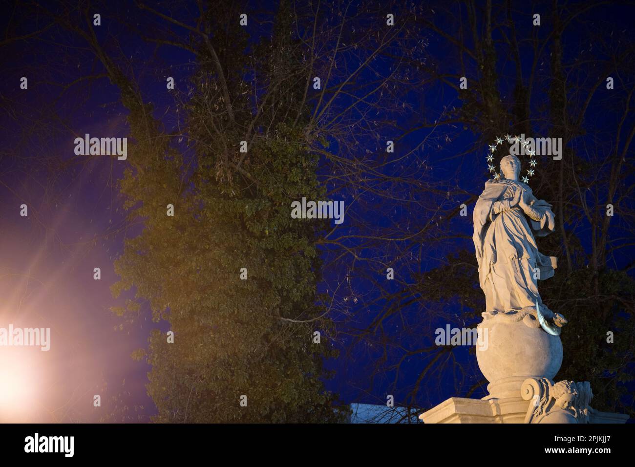Statua della Vergine Maria sulla piazza del mercato di Zilina, Slovacchia Foto Stock