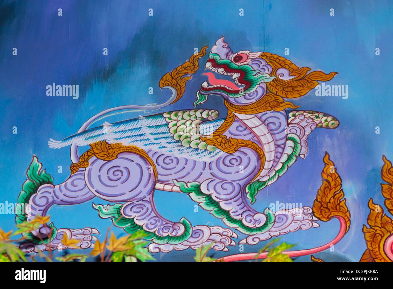 Thailandia, Phuket. Murale di creature mitiche. Leone alettato. Foto Stock