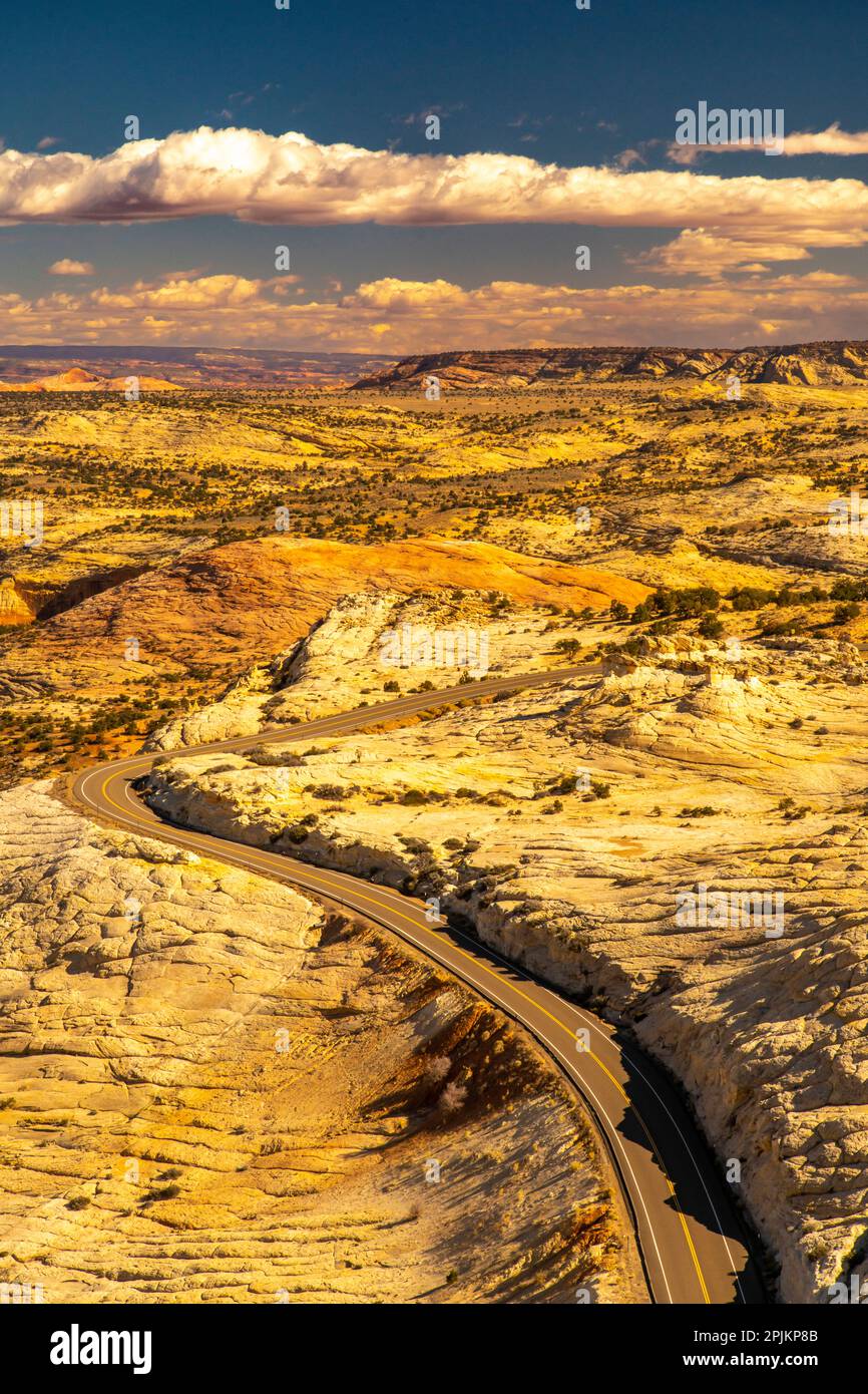 USA, Utah, monumento nazionale Grand Staircase Escalante. Attraversa paesaggi accidentati. Foto Stock