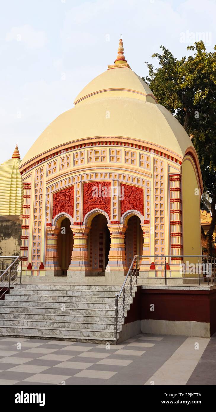 Piccolo Tempio all'interno del complesso del Tempio di Sarbamangala, Burdwan, Bengala Occidentale, India. Foto Stock