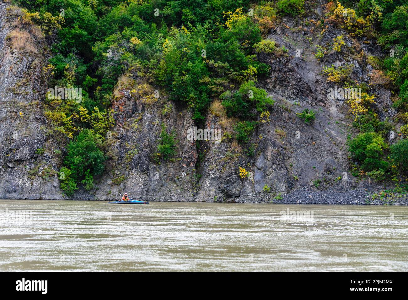 USA, Alaska, riserva nazionale di Noatak. Kayak sul fiume Noatak. (SIG.) Foto Stock