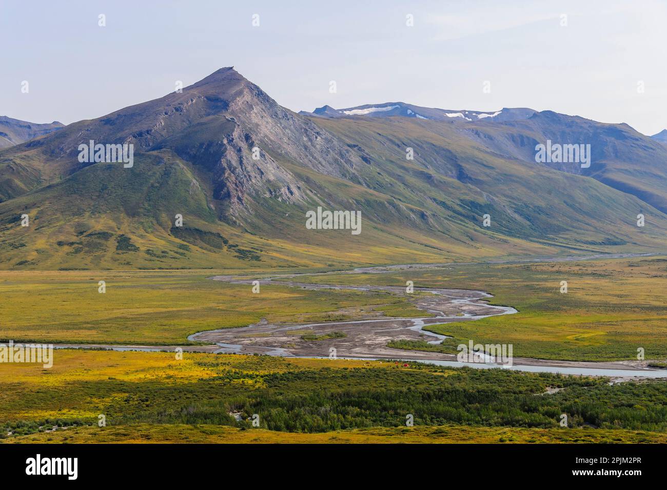 USA, Alaska, Gates of the Arctic National Park, fiume Noatak. Paesaggio di tundra artica alla confluenza con il fiume Igning. Foto Stock