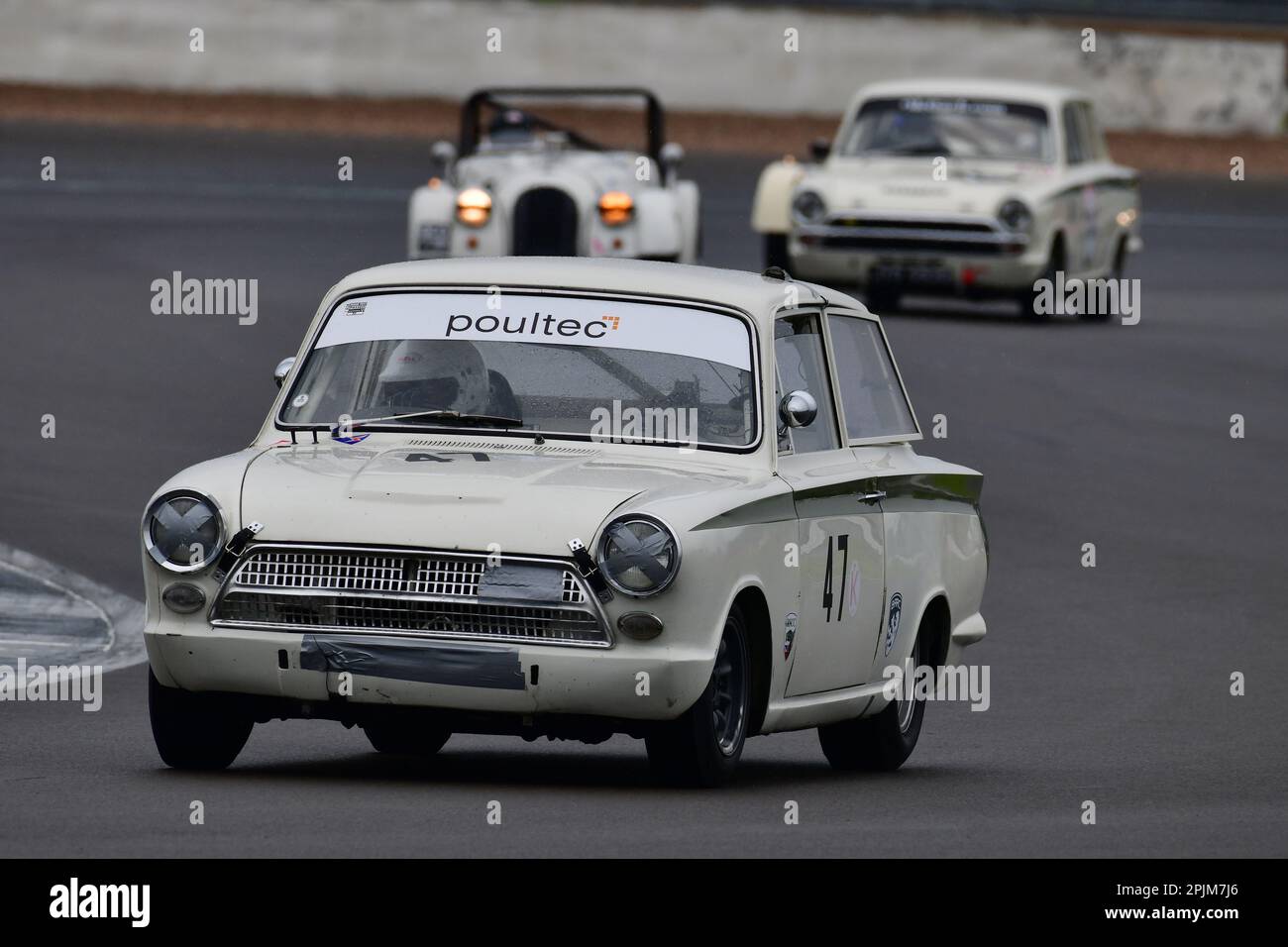 Nigel Cox, Ford Lotus Cortina, HSCC Historic Road Sports con Historic Touring Cars ed Ecurie Classic, tre classificazioni combinate in una ra Foto Stock