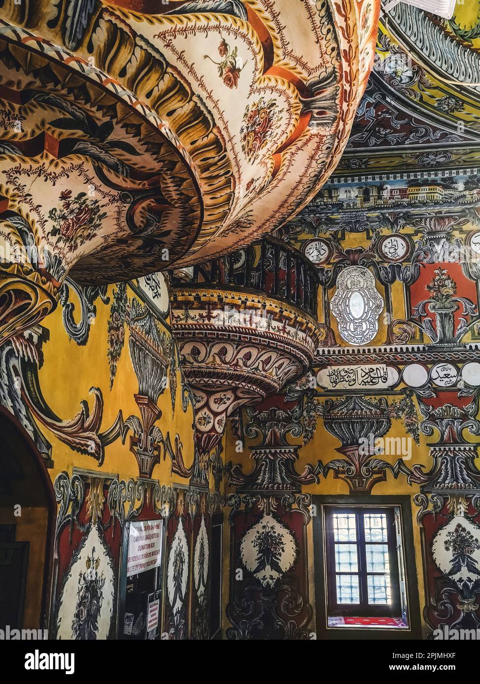 Moschea dipinta ornato interno con dipinti islamici Foto Stock