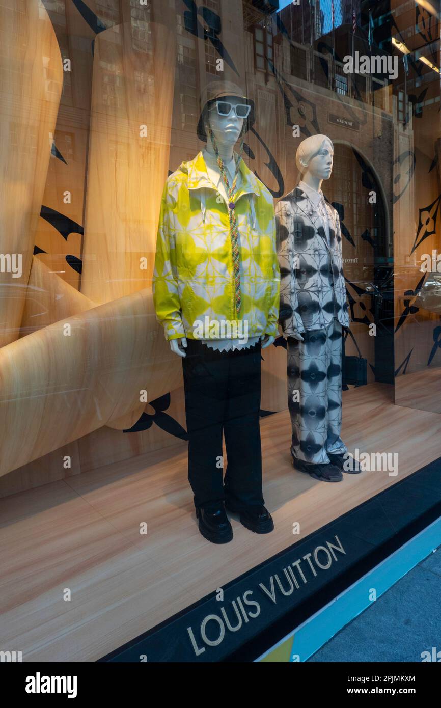 Louis Vuitton Fifth Avenue Flagship Store Window, New York 2023 Foto Stock