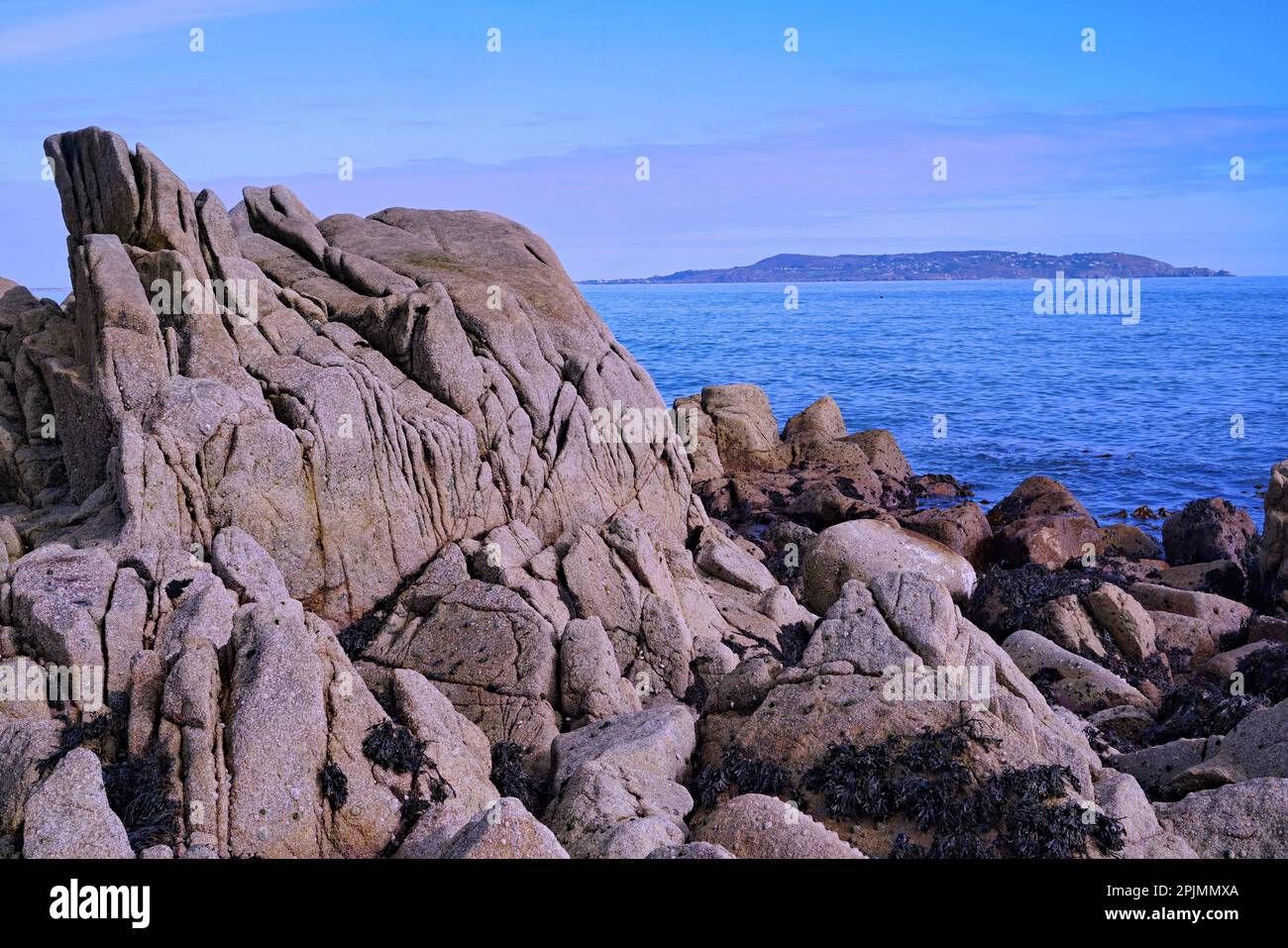 Formazioni rocciose sulla costa di Sandycove, Irlanda Foto Stock