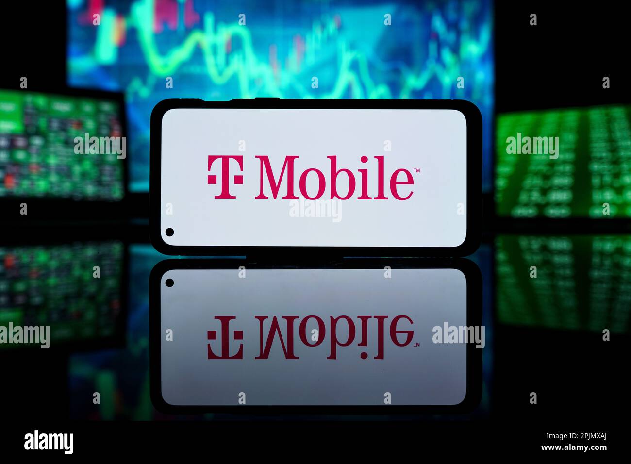 New York, Stati Uniti d'America - 2023 marzo 29: Società T-mobile sul mercato azionario. Successo finanziario e profitto T-mobile Foto Stock