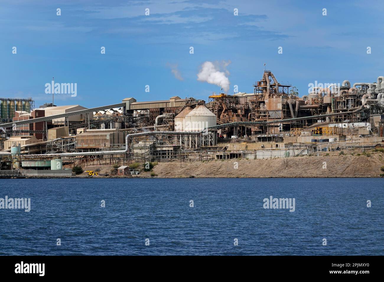 Fabbrica di lavorazione Zink sul fiume Derwent, Hobart, Tasmania Foto Stock