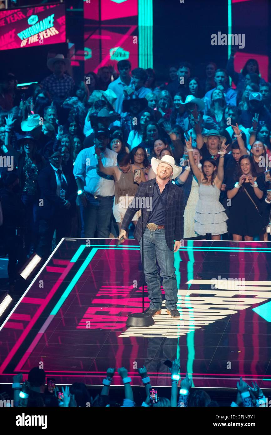 Il vincitore del premio CODY JOHNSON sul palco al Country Music Television (CMT) Music Awards 2023 che si è tenuto per la prima volta ad Austin, Texas, il 2 aprile 2023 presso il Moody Center, prima che una folla si sia esaurita. Credit: Bob Daemmrich/Alamy Live News Foto Stock