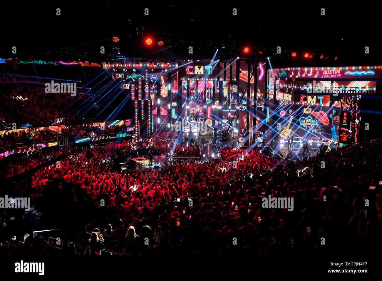 Visione generale del set al Country Music Television (CMT) Music Awards 2023 tenutosi per la prima volta ad Austin, Texas, il 2 aprile 2023 presso il Moody Center, prima che una folla si sia esaurita. Credit: Bob Daemmrich/Alamy Live News Foto Stock Visione generale del set al Country Music Television (CMT) Music Awards 2023 tenutosi per la prima volta ad Austin, Texas, il 2 aprile 2023 presso il Moody Center, prima che una folla si sia esaurita. Credit: Bob Daemmrich/Alamy Live News Foto Stock