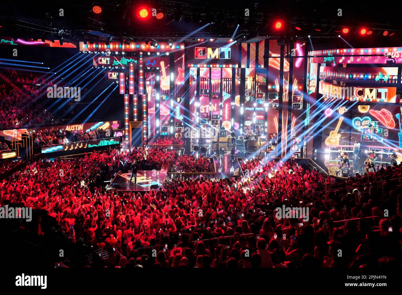 Visione generale del set al Country Music Television (CMT) Music Awards 2023 tenutosi per la prima volta ad Austin, Texas, il 2 aprile 2023 presso il Moody Center, prima che una folla si sia esaurita. Credit: Bob Daemmrich/Alamy Live News Foto Stock Visione generale del set al Country Music Television (CMT) Music Awards 2023 tenutosi per la prima volta ad Austin, Texas, il 2 aprile 2023 presso il Moody Center, prima che una folla si sia esaurita. Credit: Bob Daemmrich/Alamy Live News Foto Stock
