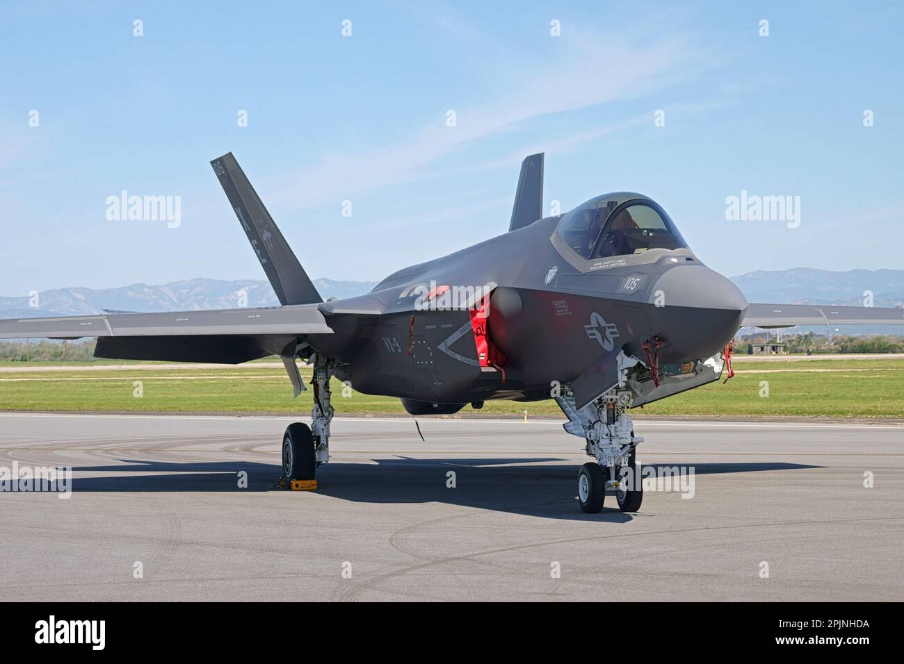 Point Mugu, California / USA - 18 marzo 2023: Un Lockheed Martin F-35C Lighting II multirole è esposto. Foto Stock