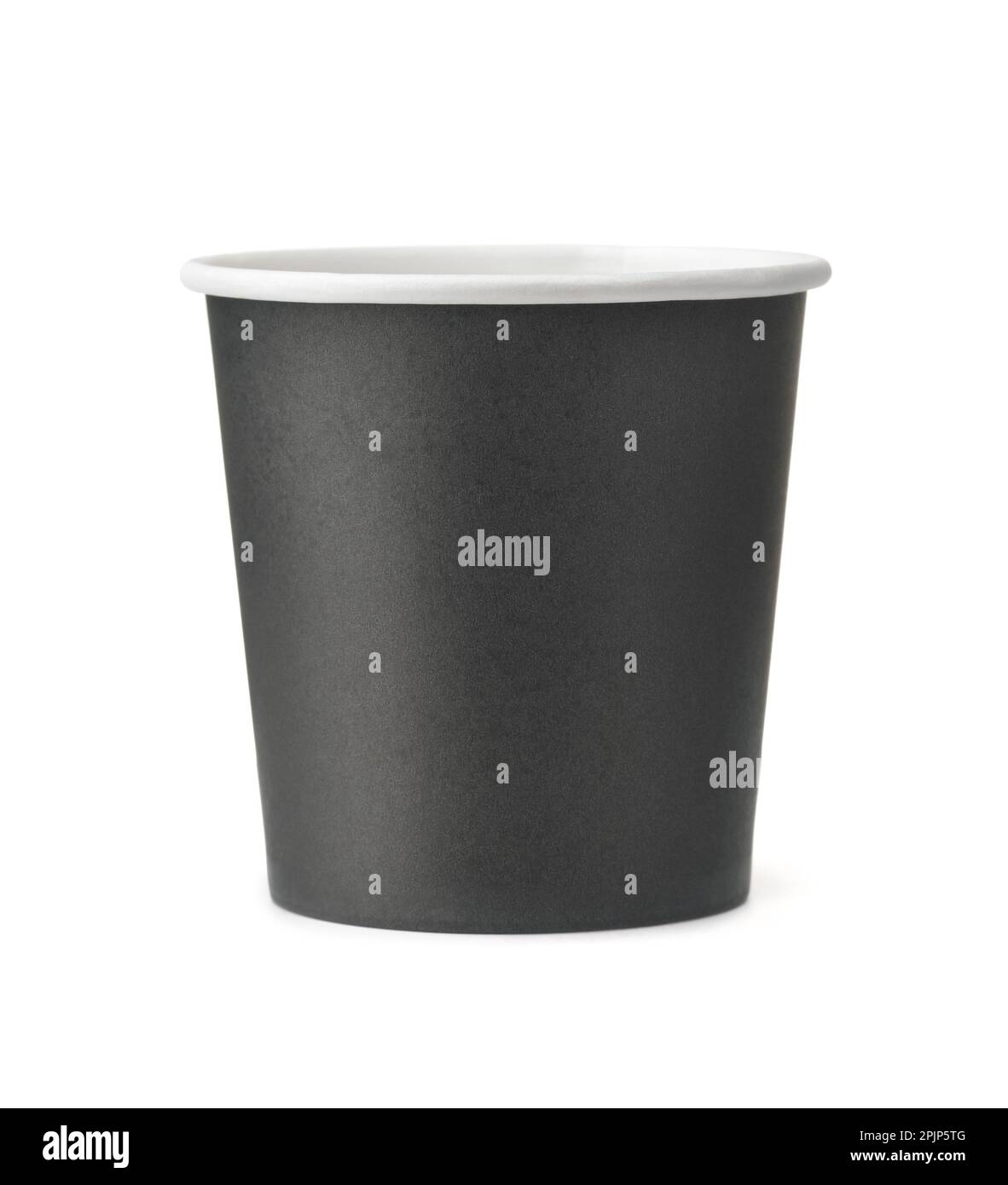 Vista frontale di una piccola tazza da caffè usa e getta in carta nera isolata sul bianco Foto Stock