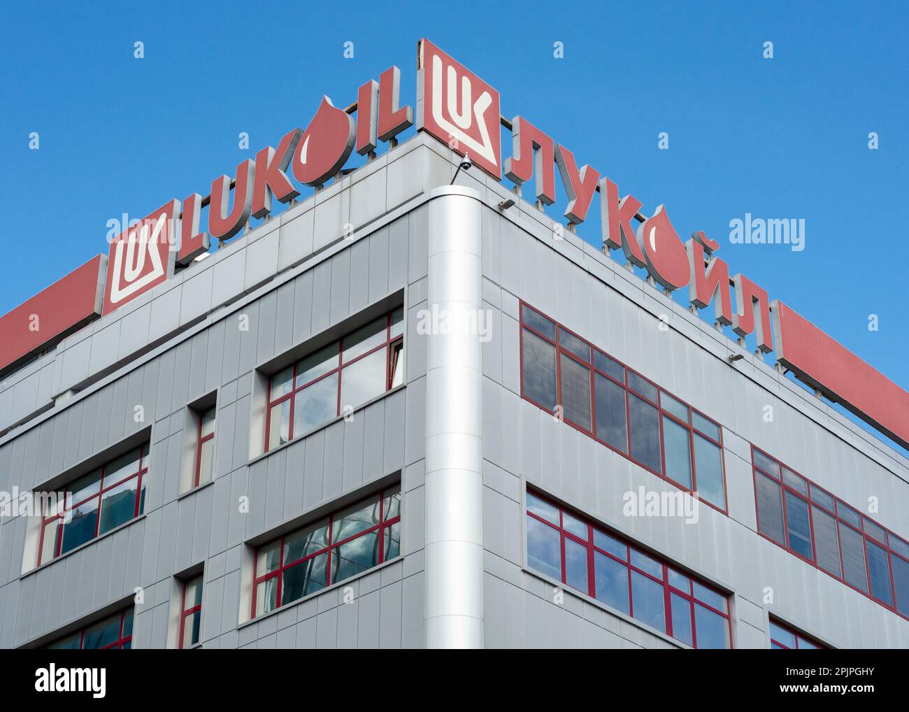Lukoil edificio degli uffici della compagnia petrolifera russa a Sofia, Bulgaria, Europa orientale, Balcani, UE Foto Stock