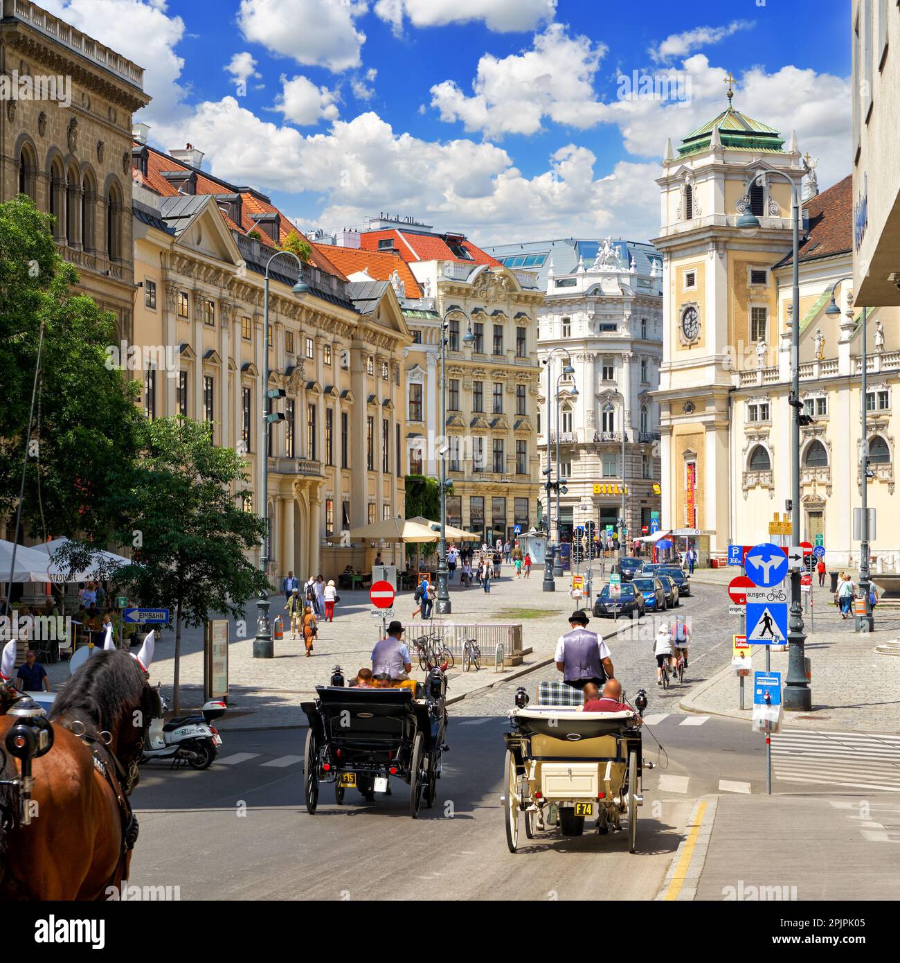 Vienna, Austria - 20 maggio 2018: Bella vista della piazza della città vecchia Freyung da Heidenschuss. Freyung piazza pubblica, capitale dell'Austria, Vienna. ACCESO Foto Stock