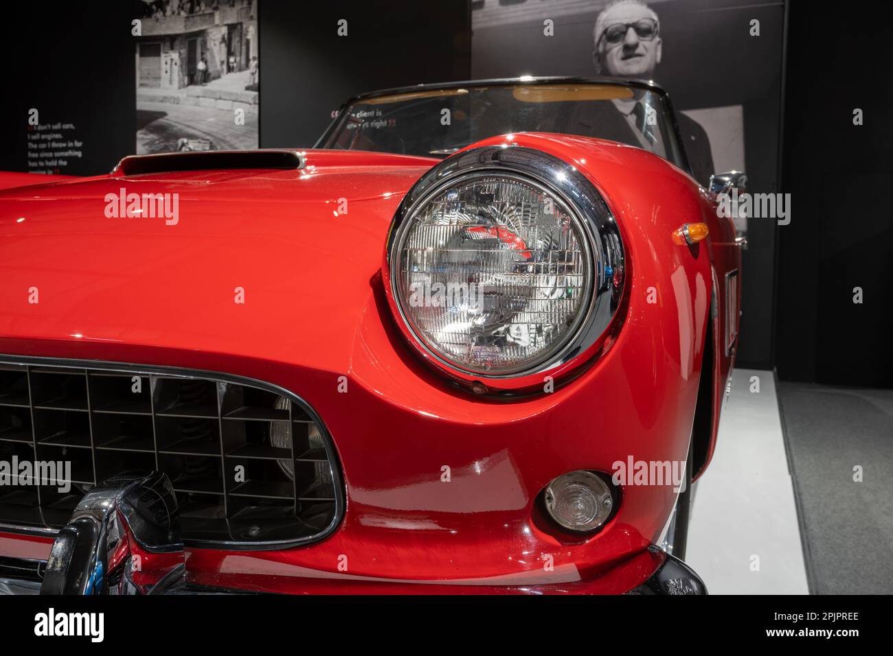 Sparkford.Somerset.United Kingdom.March 26th 2023.A 1960 Ferrari 250 GT cabriolet è in mostra al Museo del motore di Haynes a Somerset Foto Stock