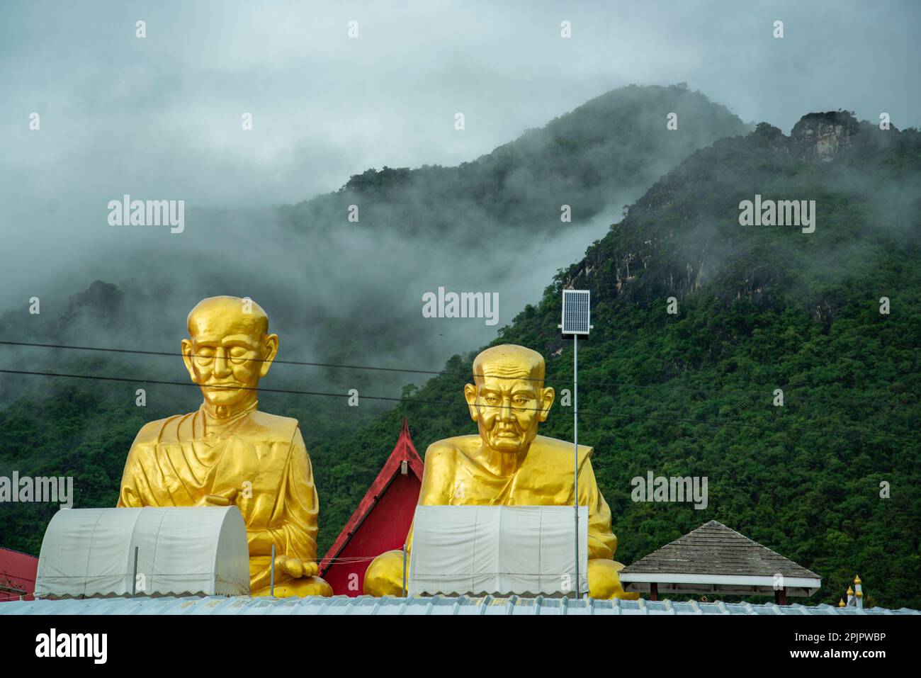 Il Wat HUP Ta Khot al Sam Roi Yot National Park nella provincia di Prachuap Khiri Khan in Thailandia, Thailandia, Hua Hin, dicembre 2022 Foto Stock