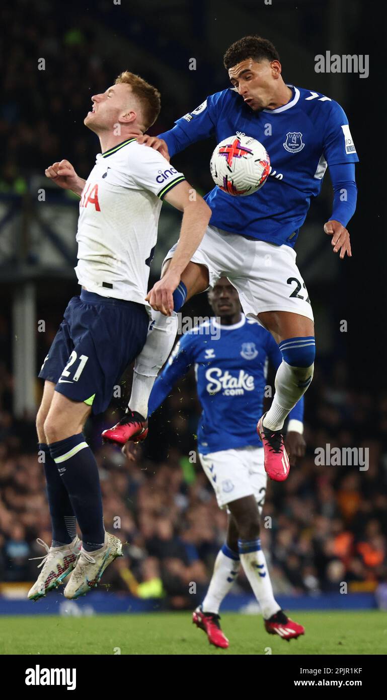 Liverpool, Regno Unito. 3rd Apr, 2023. Dejan Kulusevski di Tottenham sfidato da ben Godfrey di Everton durante la partita della Premier League al Goodison Park, Liverpool. Il credito dell'immagine dovrebbe essere: Darren Staples/Sportimage Credit: Sportimage/Alamy Live News Foto Stock