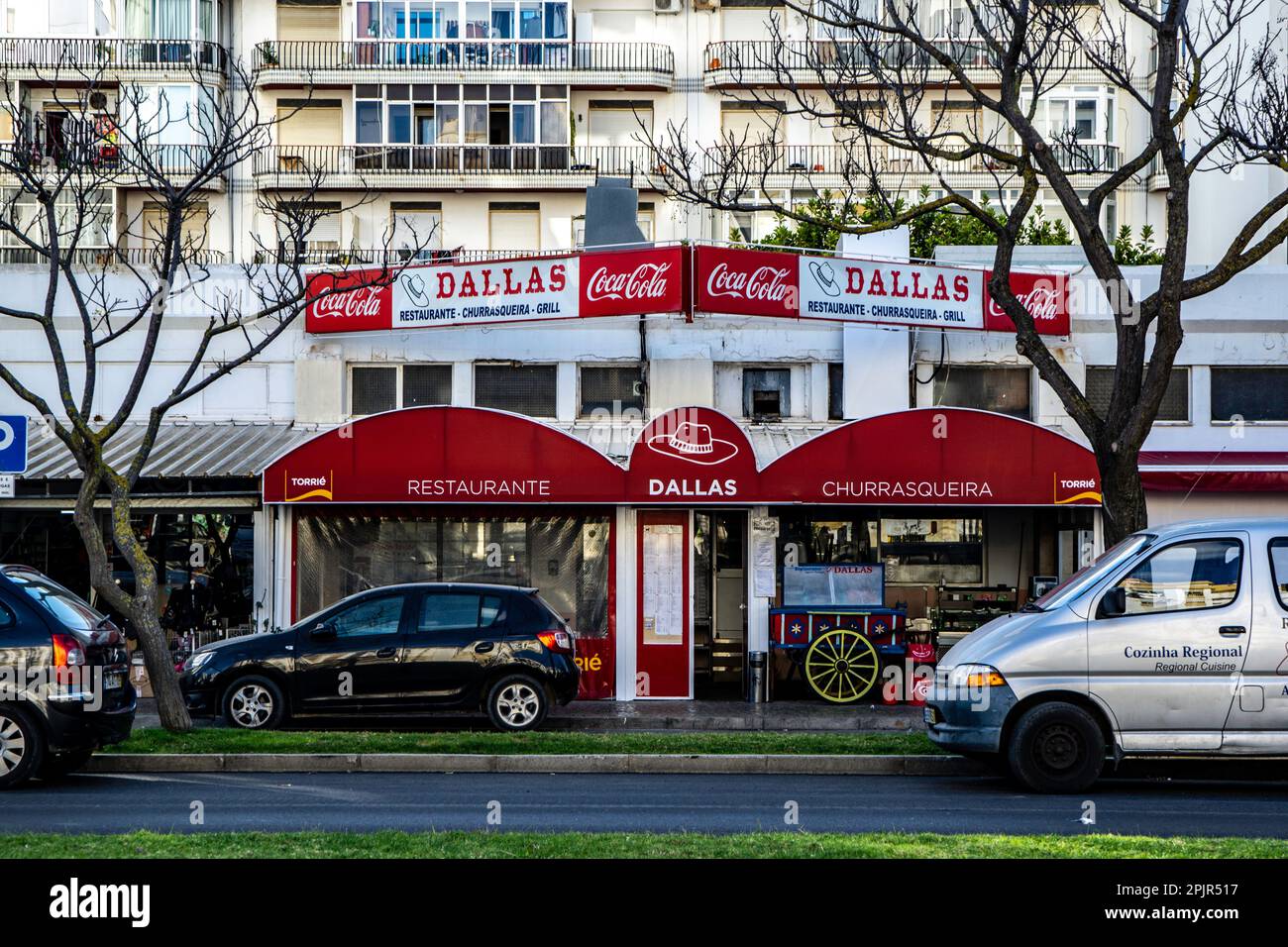 Il ristorante e grill di Dallas a Quarteira, Portogallo, un locale famoso per la musica tradizionale del Fado. Foto Stock