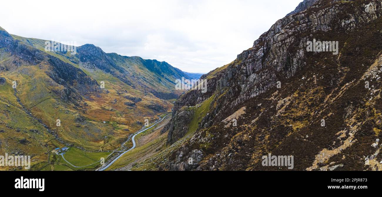 Vista ad alto angolo della splendida natura dello Snowdonia National Park in Galles, Regno Unito. Foto di alta qualità Foto Stock