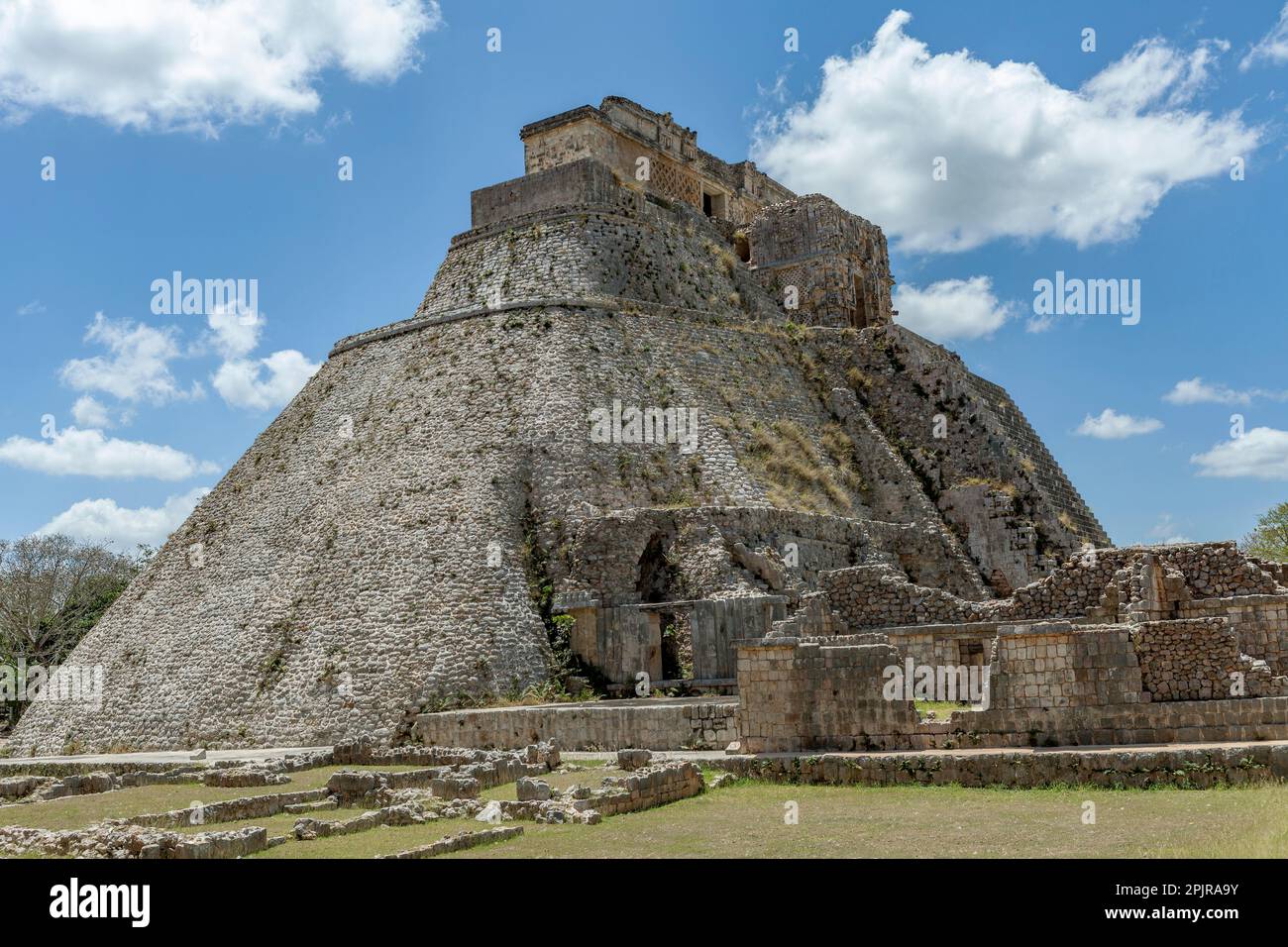 Piramide del mago, Uxmal, Yucatan, Messico Foto Stock