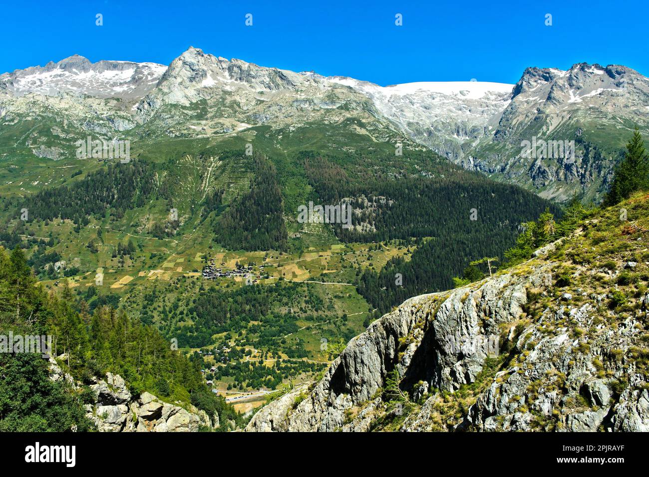 Vista sul Loetschental con la frazione di Weissenried, Loetschental, Vallese, Svizzera Foto Stock