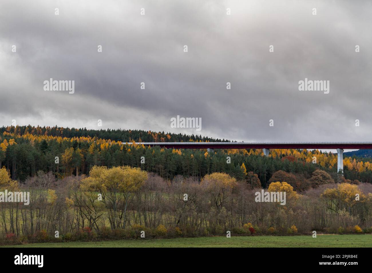 Viadotto autostradale nella Foresta Turingia Foto Stock