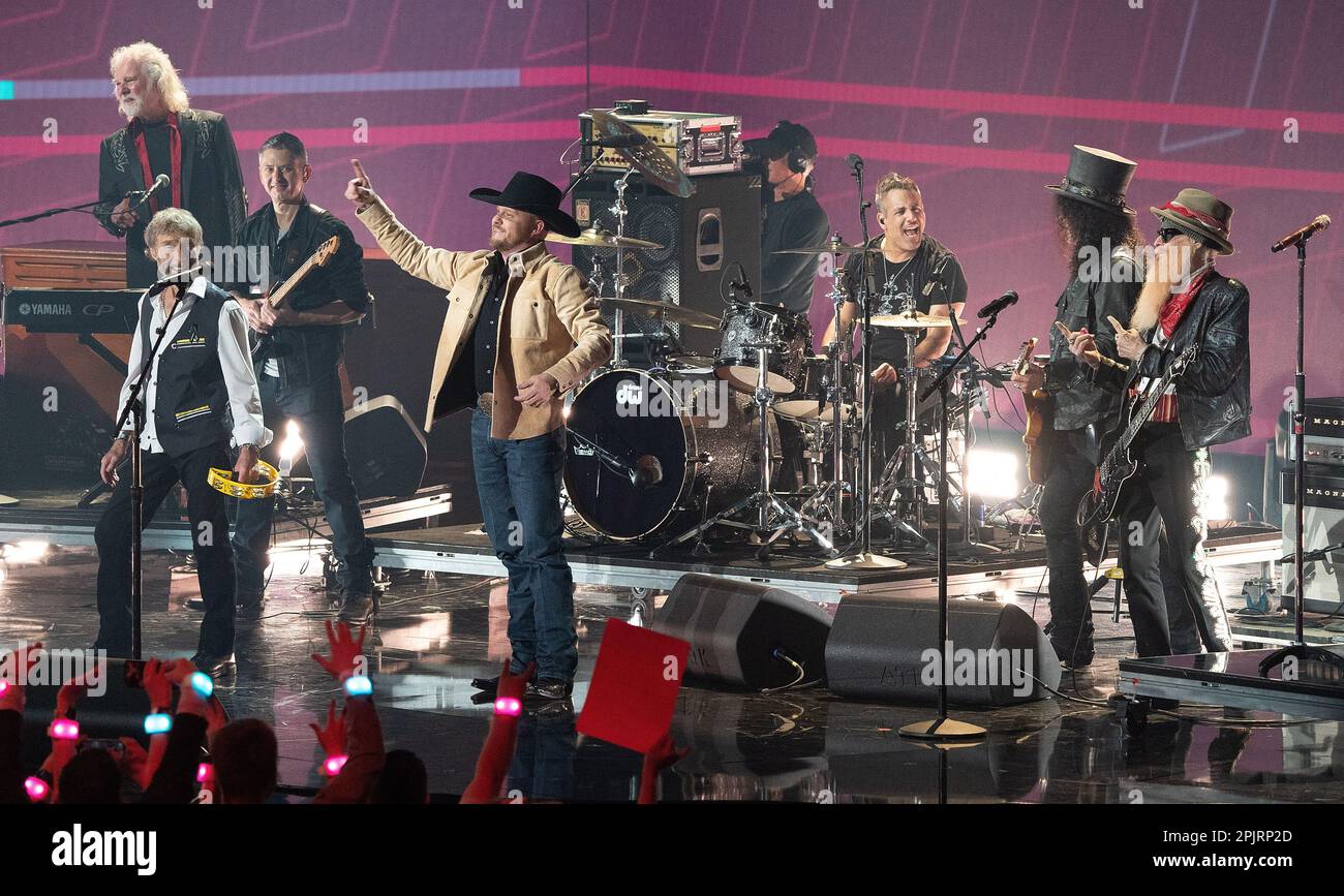 Austin, Stati Uniti. 02nd Apr, 2023. Paul Rodgers, Chuck Leavell, Cody Johnson, Slash, Billy Gibbons si esibiscono durante i CMT Music Awards 2023 al Moody Center il 02 aprile 2023 ad Austin, Texas. Photo: Amy Price/imageSPACE Credit: Imagespace/Alamy Live News Foto Stock