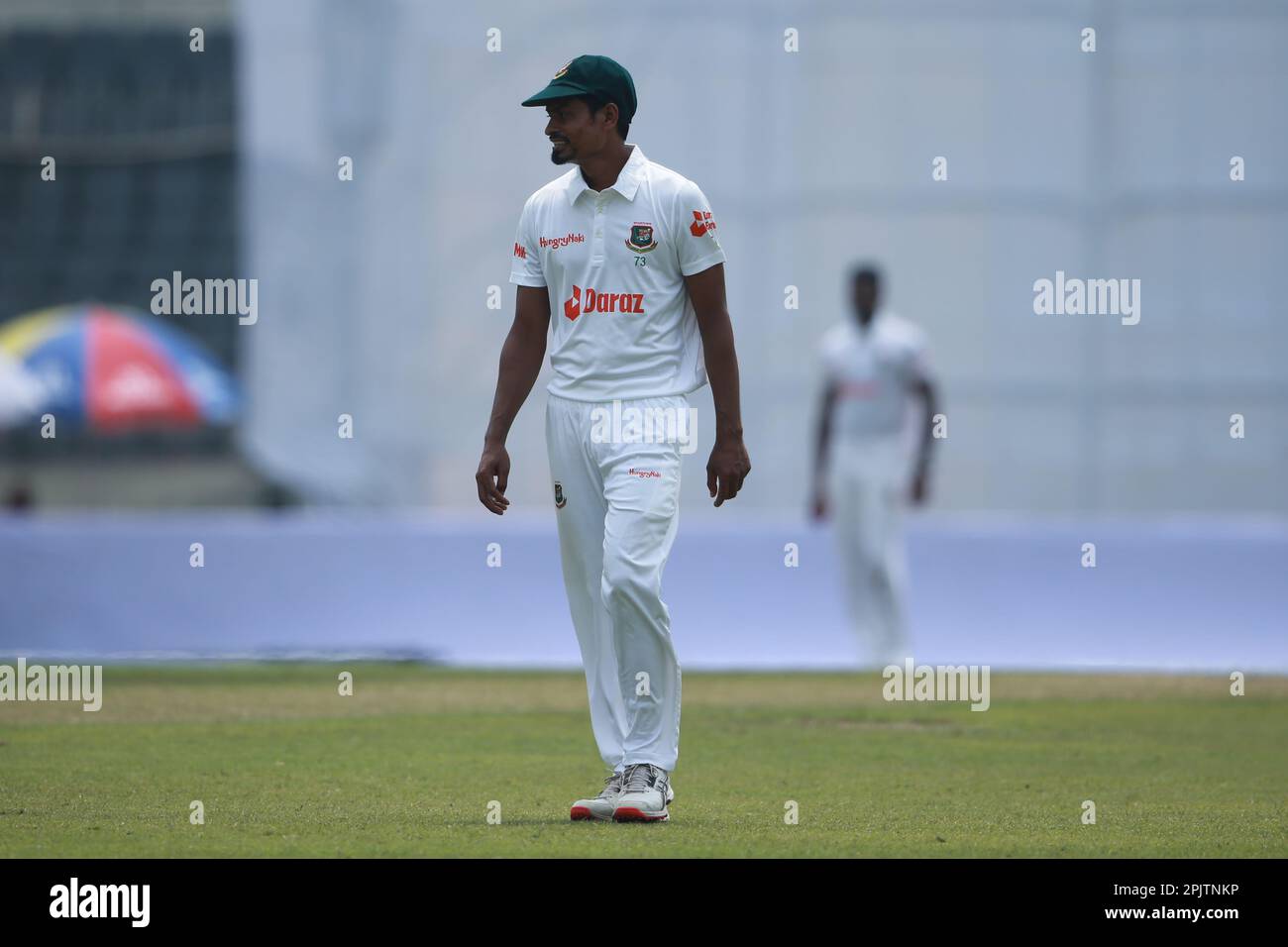 Taijul Islam durante il solo test match tra Bangladesh e Irlanda allo Sher-e-Bangla National Cricket Stadium, Mirpur, Dhaka, Bangladesh. Foto Stock