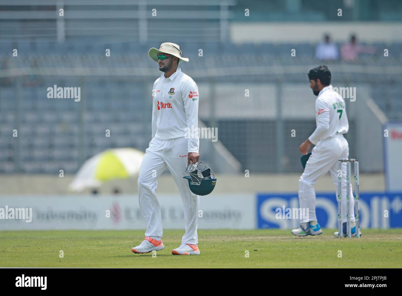 Shakib al Hasan durante il solo test match tra Bangladesh e Irlanda allo Sher-e-Bangla National Cricket Stadium, Mirpur, Dhaka, Bangladesh. Foto Stock