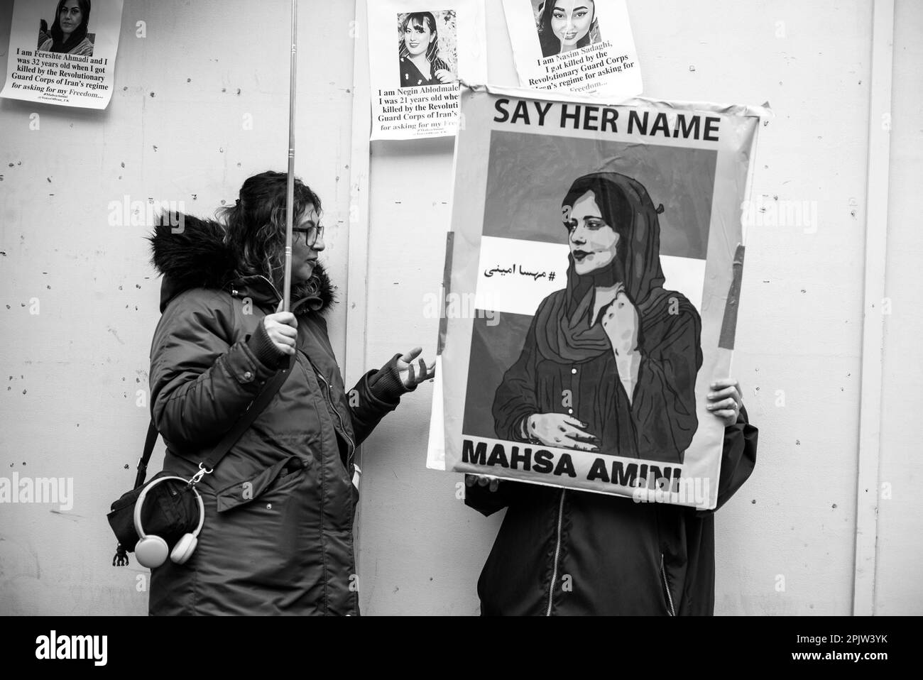 Gli iraniani britannici e i sostenitori al di fuori di Downing Street protestano contro il regime della repubblica islamica in Iran. Foto Stock