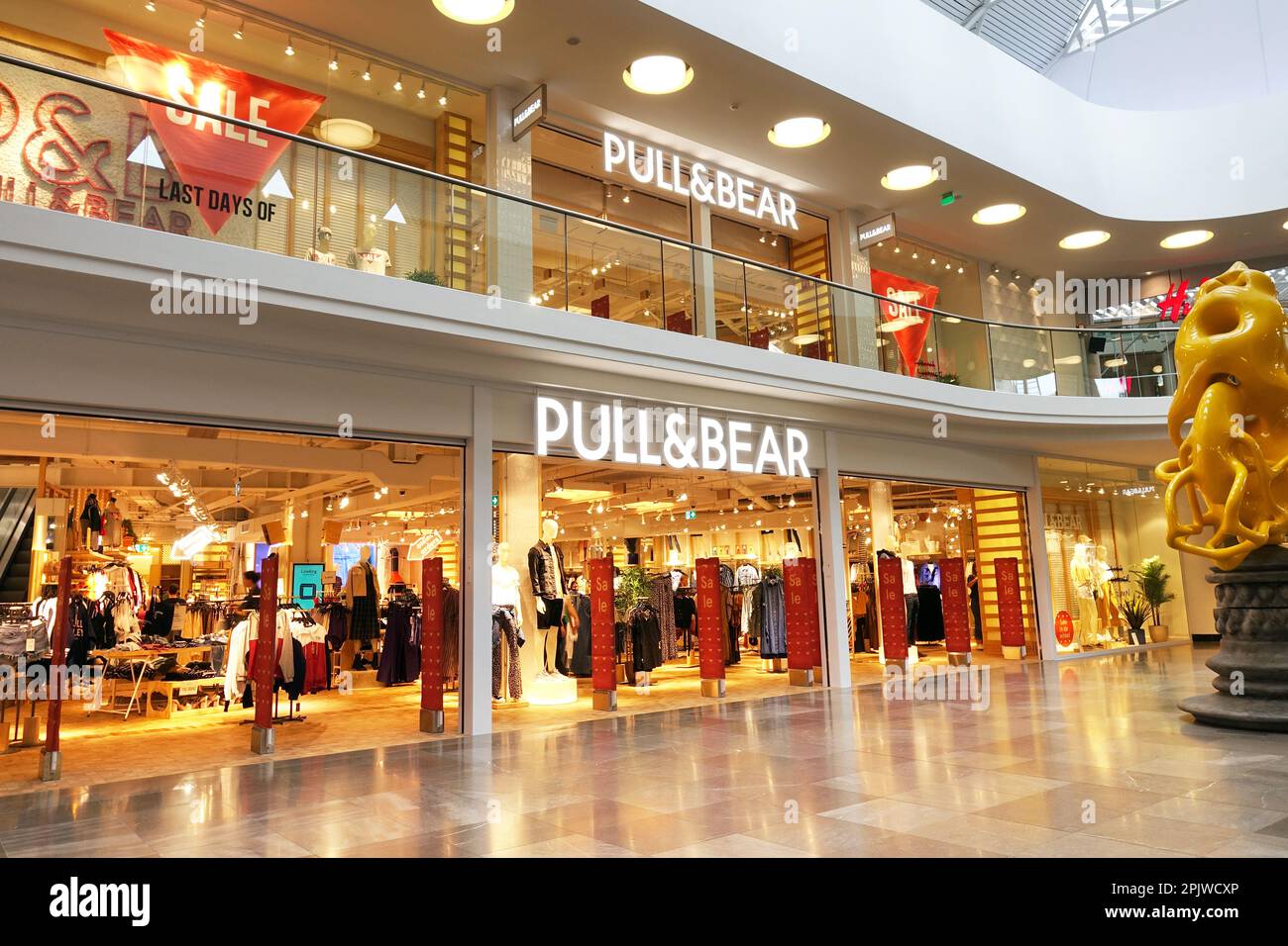 Negozio di abbigliamento Pull&Bear in un centro commerciale Foto Stock