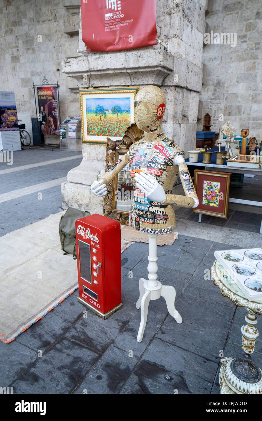 Piazza Arringo, Fiera Antiquaria, Ascoli Piceno, Marche, Italia, Europa Foto Stock