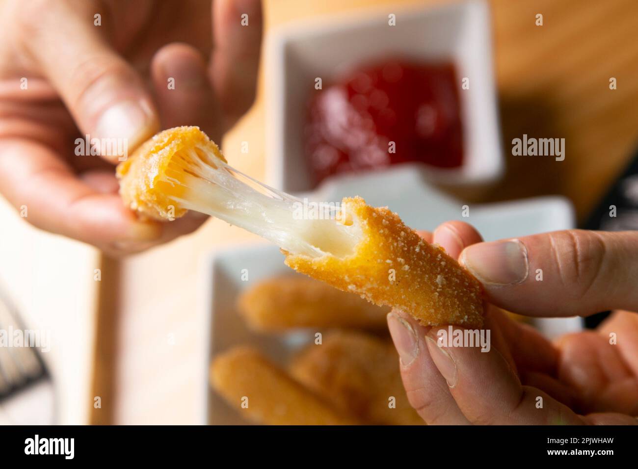 Mozzarella fritta con marmellata. Foto Stock