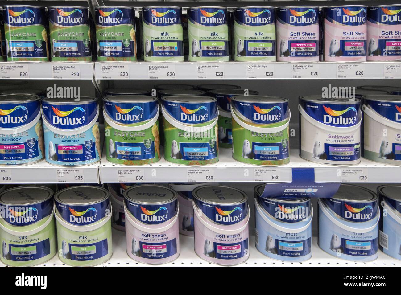 Vernice Dulux in vendita, Regno Unito Foto Stock