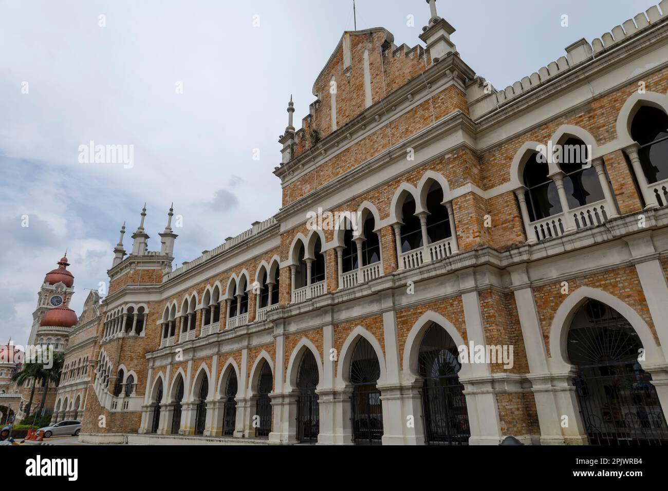 Vista laterale dell'edificio sultan abdul samad (costruito nel 1897), Kuala lumpur, Malesia Foto Stock