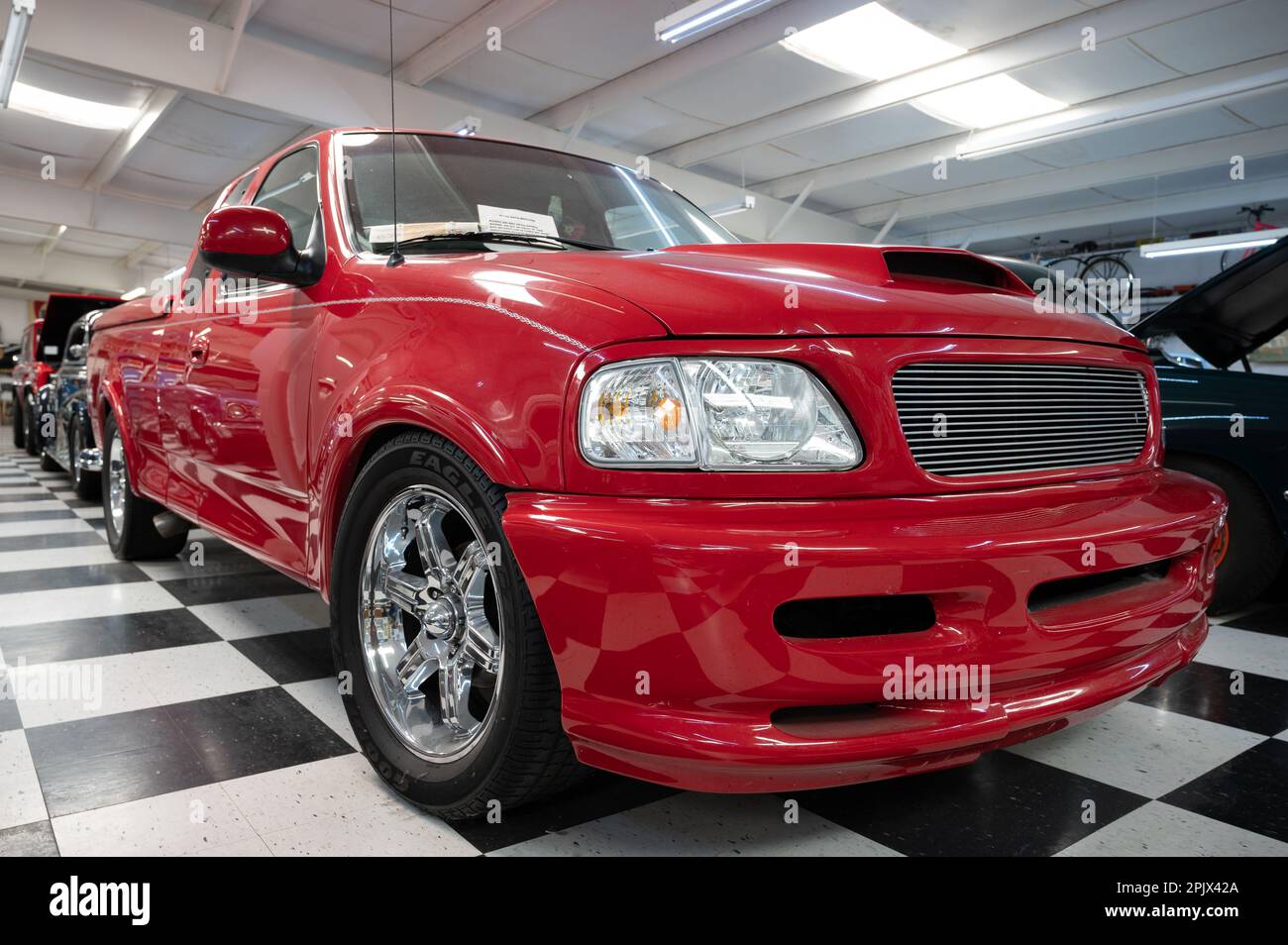 Dettaglio della speciale edizione anniversario del pickup camion Ford F-150 rosso 1998 Foto Stock