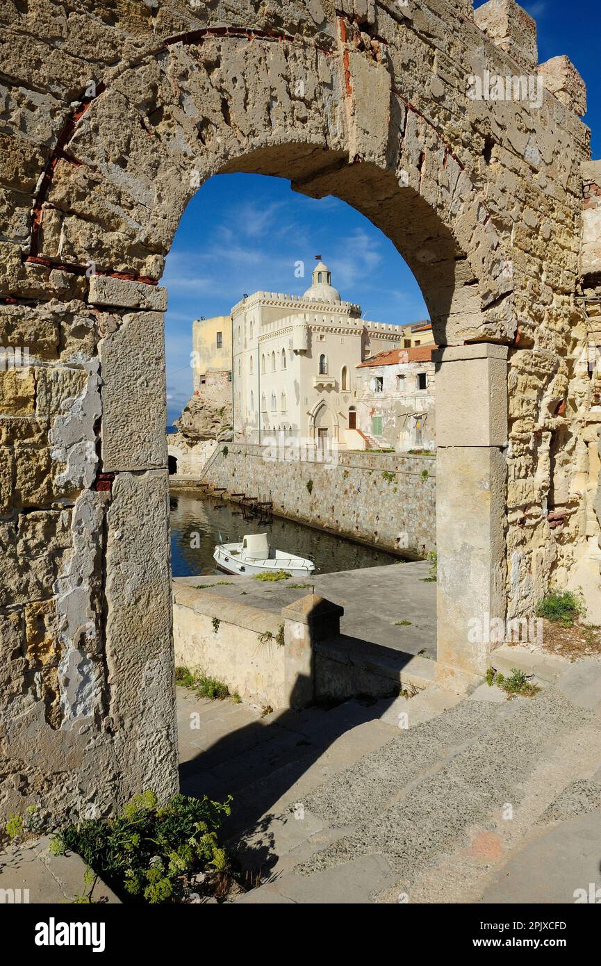 Pianosa, un'isola dell'Arcipelago Toscano, sede di una prigione fino al 2011, oggi una Riserva Naturale accoglie un massimo di 250 visitatori al giorno. Pianosa; T Foto Stock