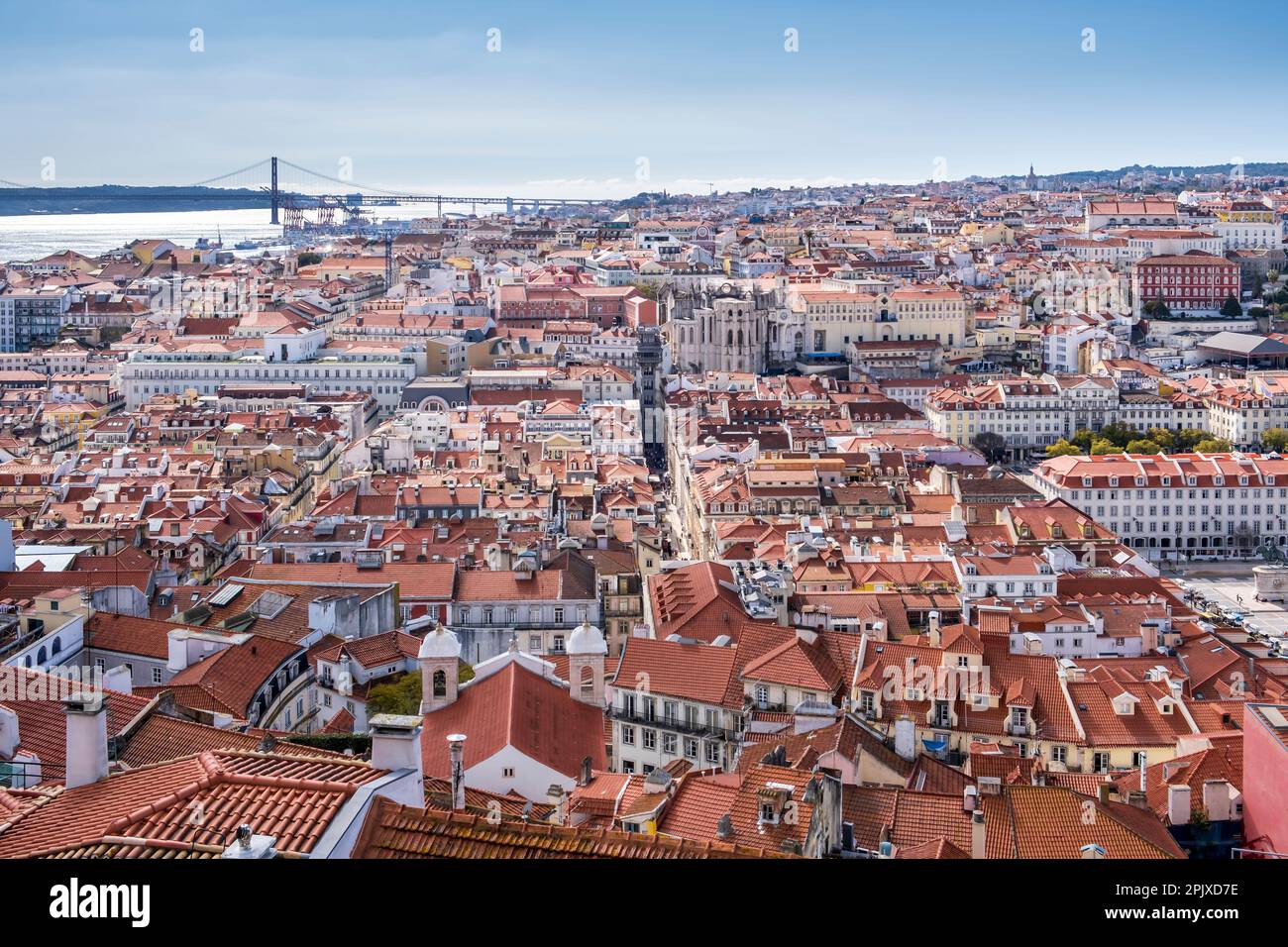 Vista aerea dal Castello di San Giorgio o Sao Jorge al centro storico di Lisbona, Portogallo Foto Stock