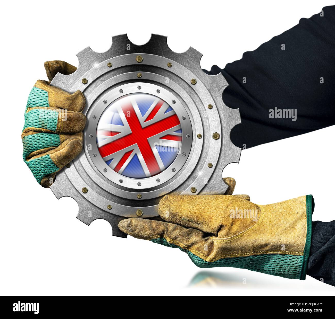 Operaio manuale con guanti da lavoro che reggono una ruota dentata metallica con la bandiera nazionale del Regno Unito (Union Jack Flag), isolata su sfondo bianco. Foto Stock
