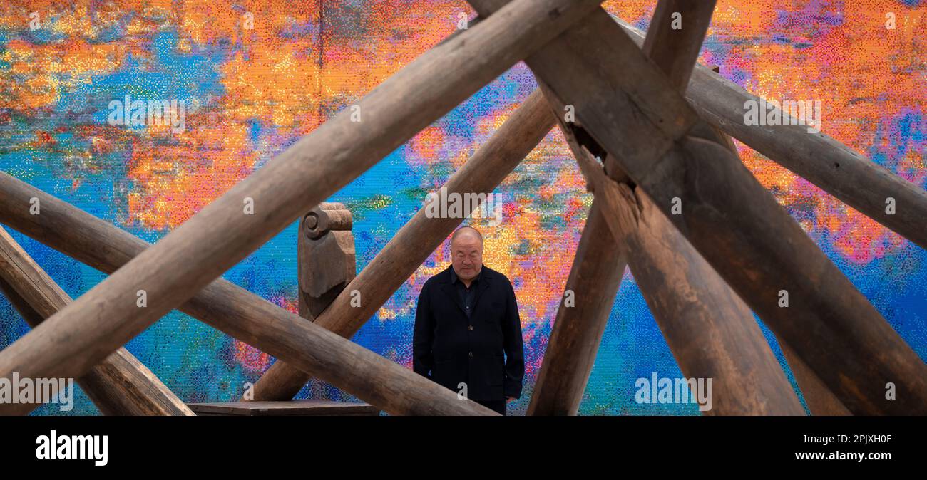 Design Museum, Londra, Regno Unito. 4th Apr, 2023. L'artista ai Weiwei svela la sua nuova grande mostra al Design Museum. Ai Weiwei: Making Sense mostra è la prima volta che l'artista si concentra sul design e l'architettura, con opere mai mostrate prima nel Regno Unito, nonché nuovi importanti pezzi esposti per la prima volta. Immagine: Ai Weiwei. Credit: Malcolm Park/Alamy Live News Foto Stock