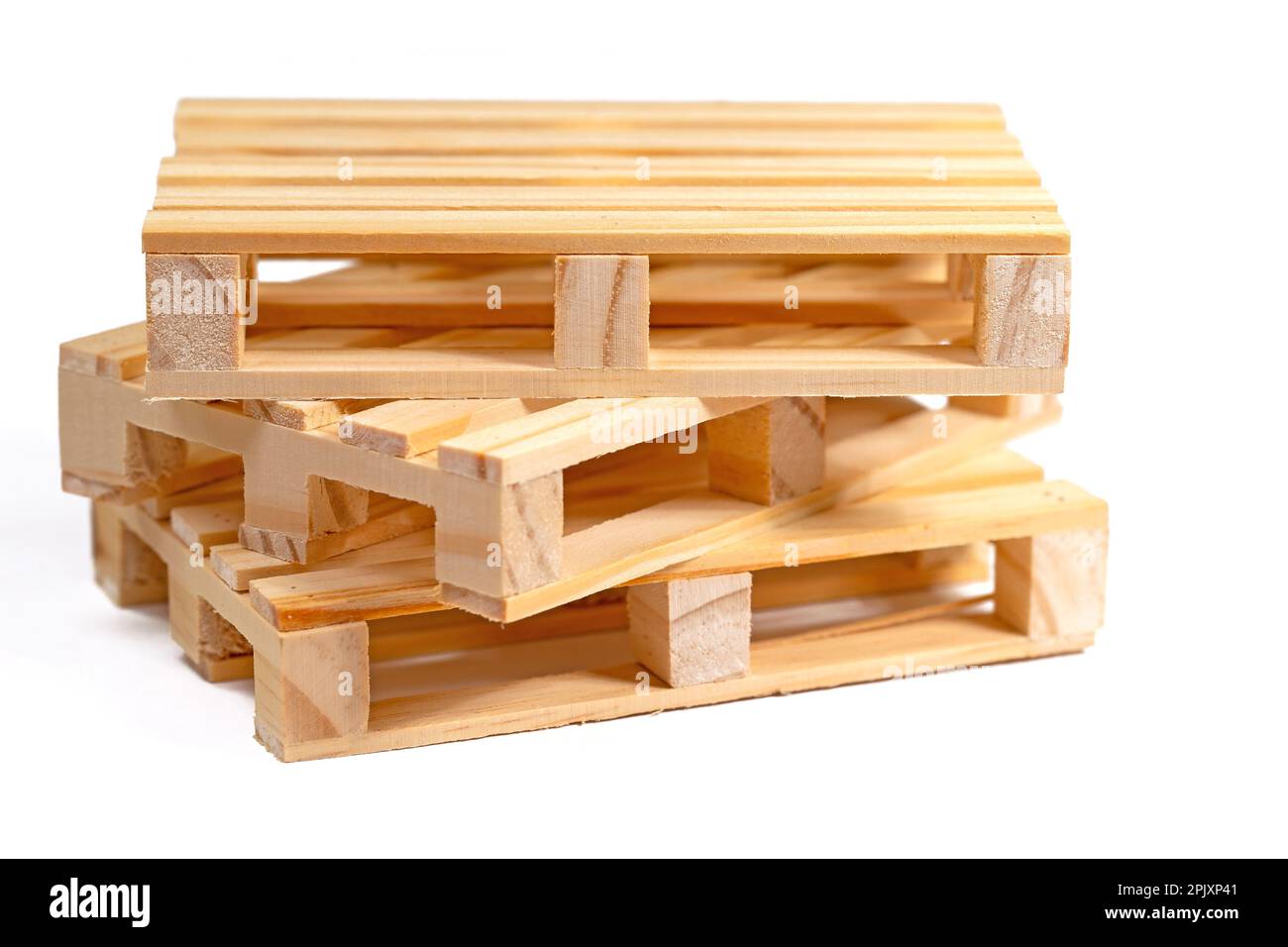 Pallets di legno su sfondo bianco Foto Stock