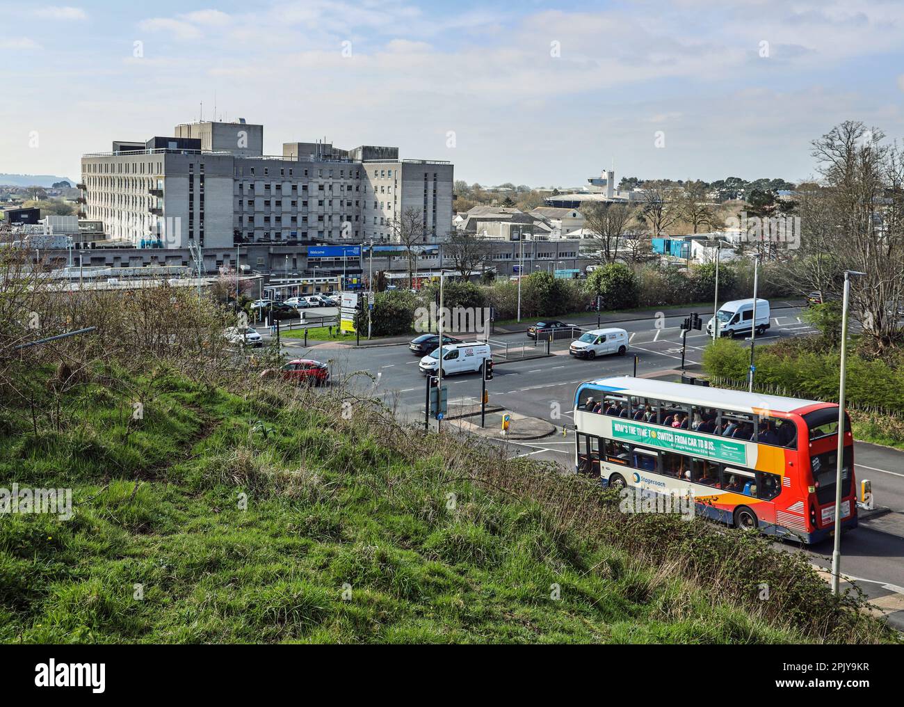 Derriford Hospital Plymouth. Visto dal campus di Marjon. Foto Stock