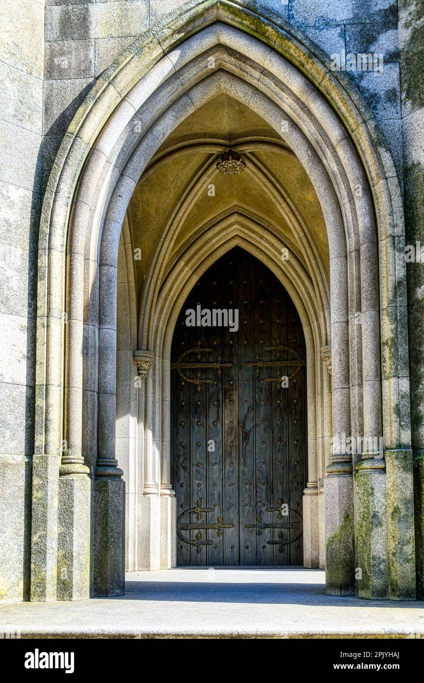 Particolare degli archi in pietra e della porta d'ingresso. L'edificio è noto anche come la Capela do Divino Coracao de Jesus (Cappella del Sacro cuore di Gesù). IO Foto Stock