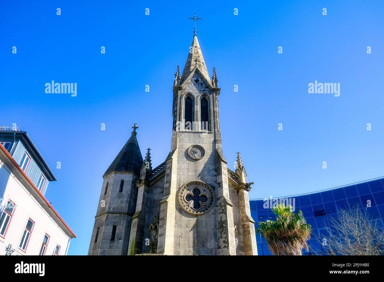 Particolare del campanile e della facciata. L'edificio è noto anche come la Capela do Divino Coracao de Jesus (Cappella del Sacro cuore di Gesù). Lo è Foto Stock